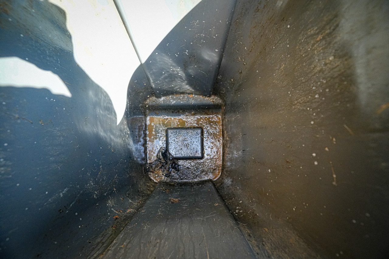 Bin interior before